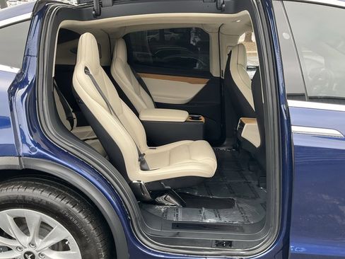 Used 2018 Tesla Model X 100D image 52