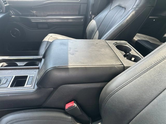 Used 2018 Ford Expedition Limited RWD image 16