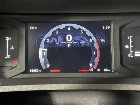 Used 2025 Toyota Tacoma SR5 AWD/4WD image 17