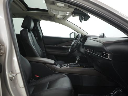 Used 2022 MAZDA CX-30 AWD 2.5 S w/ Premium Package image 11