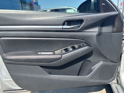 Used 2024 Nissan Altima 2.5 SR FWD image 16