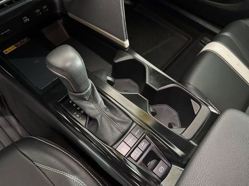 Used 2025 Toyota Camry SE image 23