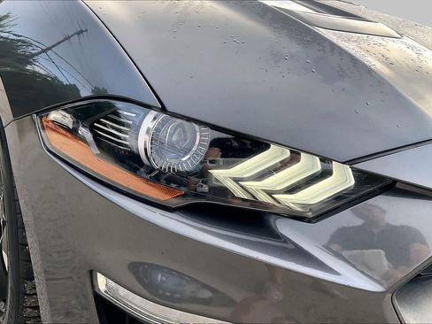 Used 2018 Ford Mustang Coupe RWD image 26