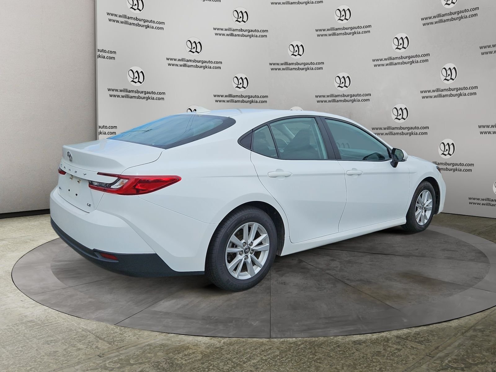 Used 2025 Toyota Camry LE FWD image 5