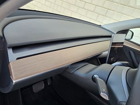 Used 2024 Tesla Model Y 2WD image 19