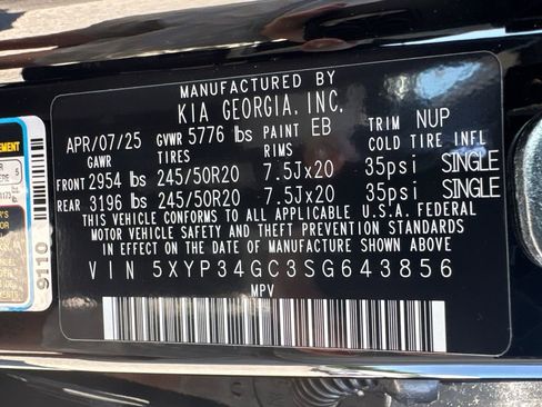 Used 2025 Kia Telluride EX w/ EX Captain's Chair Package FWD image 32