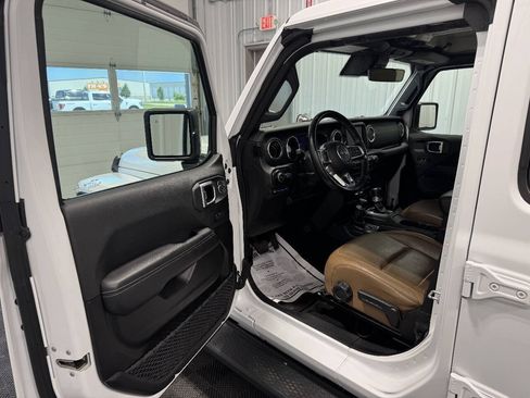 Used 2021 Jeep Wrangler Unlimited Sahara w/ Cold Weather Group AWD/4WD image 8