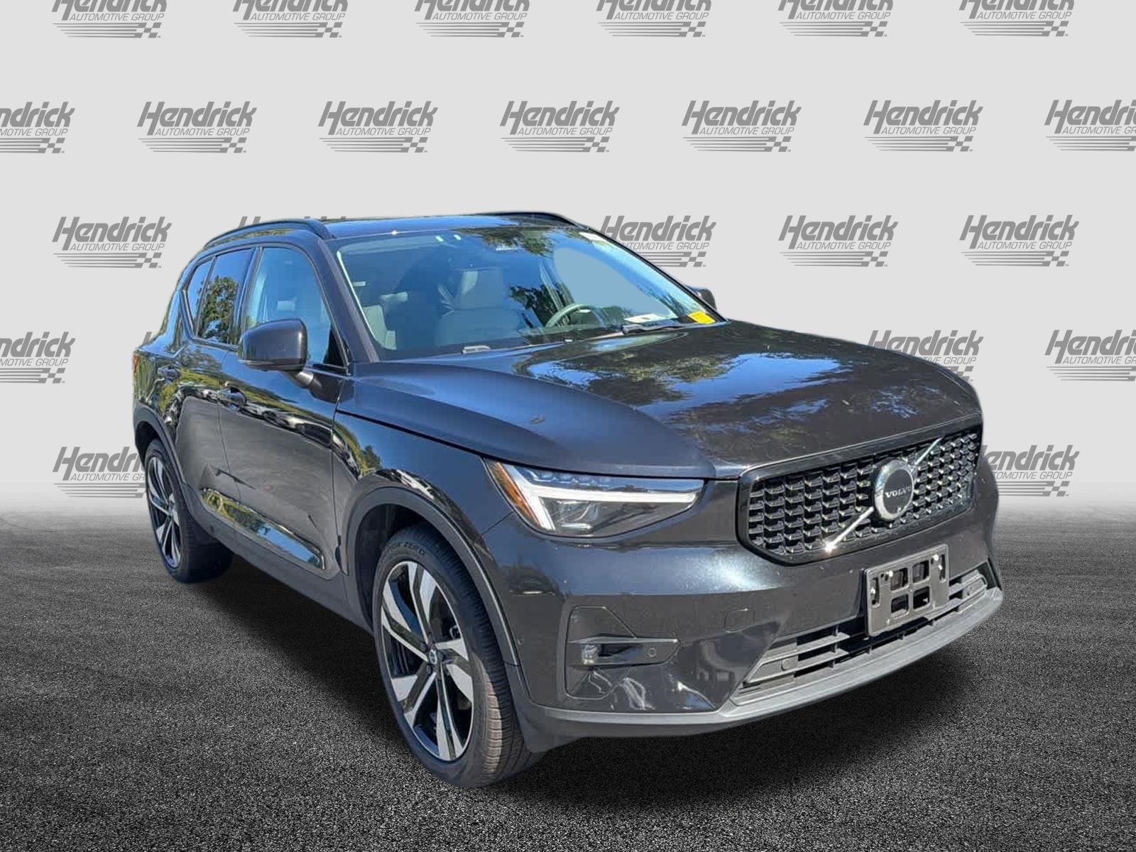 Used 2024 Volvo XC40 B5 Ultimate w/ Protection Package Premier AWD/4WD image 2