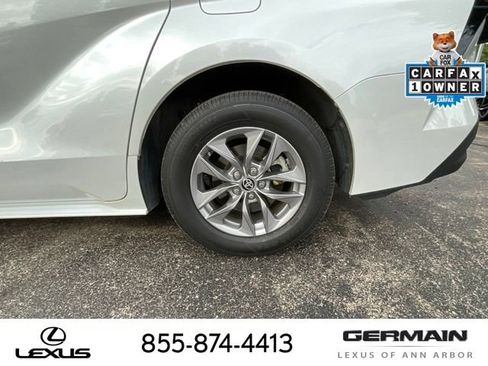 Used 2023 Toyota Sienna XLE FWD image 23
