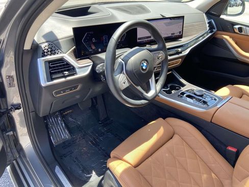 Used 2024 BMW X7 xDrive40i AWD/4WD image 2