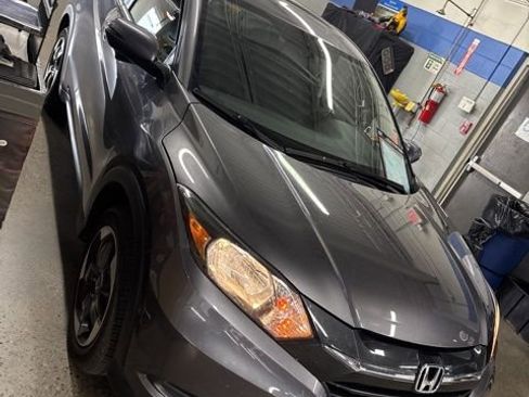 Used 2018 Honda HR-V EX image 3