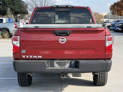 Used 2018 Nissan Titan S image 5