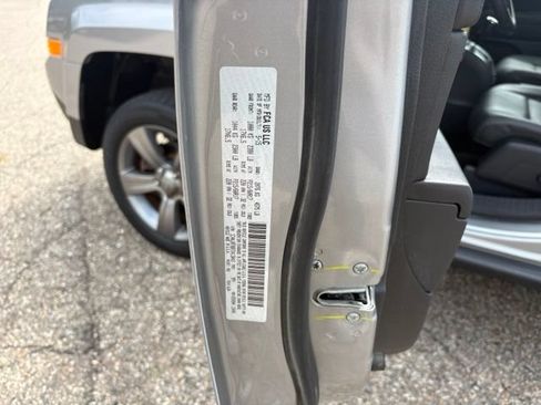 Used 2015 Jeep Patriot High Altitude AWD/4WD image 28