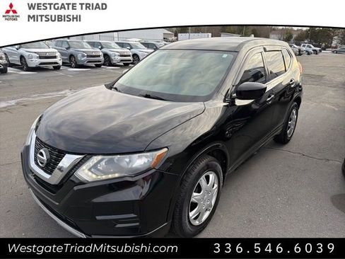 Used 2017 Nissan Rogue S image 3