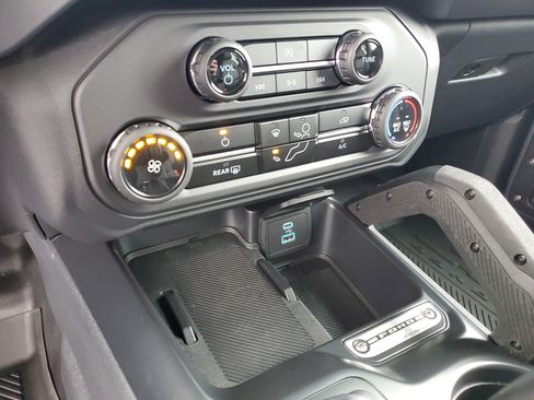 Used 2025 Ford Bronco Badlands image 26