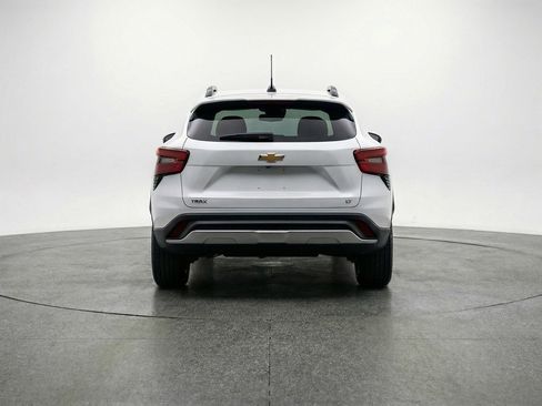 Used 2025 Chevrolet Trax LT w/ LT Convenience Package image 7