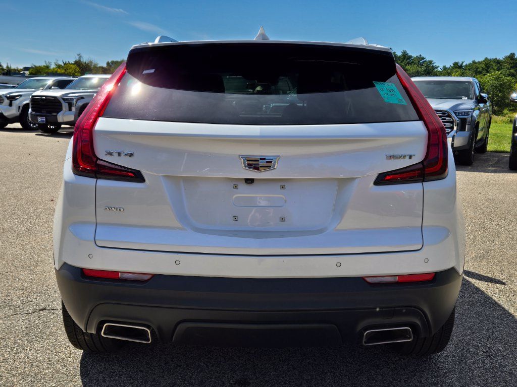 Used 2023 Cadillac XT4 Luxury w/ Cold Weather Package AWD/4WD image 4