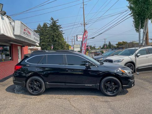 Used 2017 Subaru Outback 2.5i Limited AWD/4WD image 7