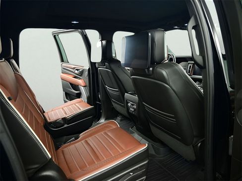 Used 2023 GMC Yukon XL Denali Ultimate image 9