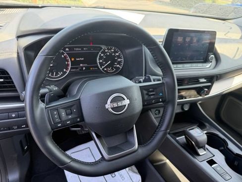 Used 2025 Nissan Rogue SV AWD/4WD image 18