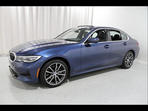 Used 2021 BMW 330i xDrive Sedan w/ Convenience Package AWD/4WD image 3