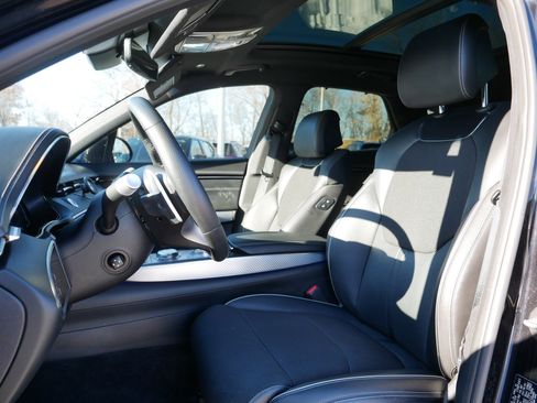 Used 2023 Genesis GV70 2.5T w/ Sport Prestige Package image 34