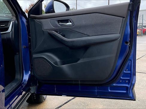 Used 2023 Nissan Rogue SV image 22