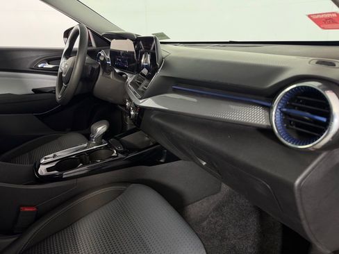 Used 2025 Chevrolet Trax LT image 30