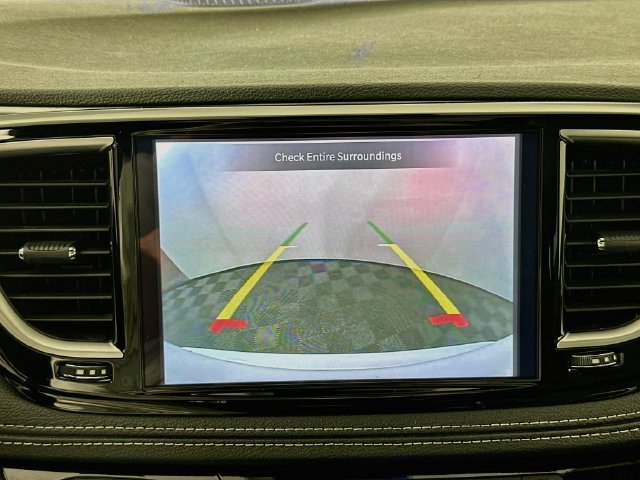 Used 2025 Chrysler Pacifica Limited FWD image 14