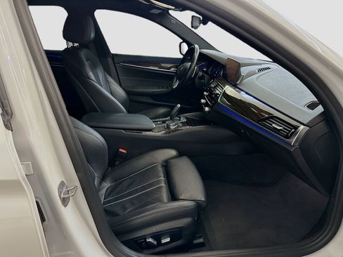 Used 2019 BMW 530e xDrive w/ Premium Package image 34