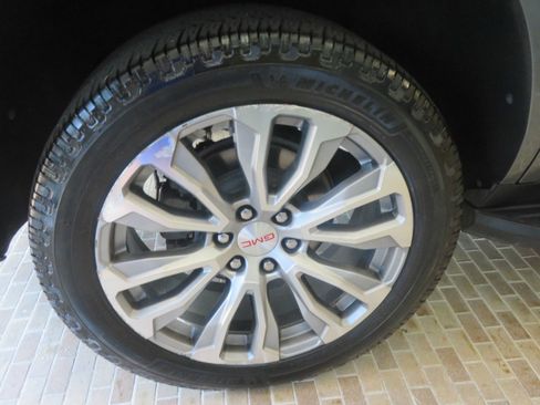Used 2021 GMC Yukon Denali AWD/4WD image 9