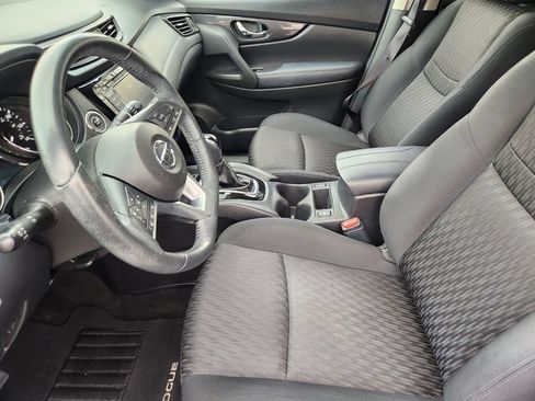 Used 2018 Nissan Rogue SV w/ Premium Package image 14