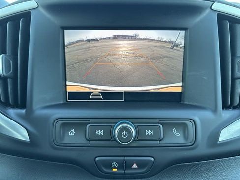 Used 2024 GMC Terrain SLE w/ Driver Convenience Package image 15