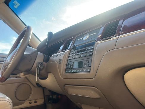 Used 2004 Lincoln Town Car Ultimate L image 16