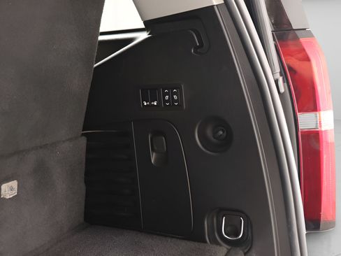 Used 2019 Chevrolet Tahoe Premier AWD/4WD image 32