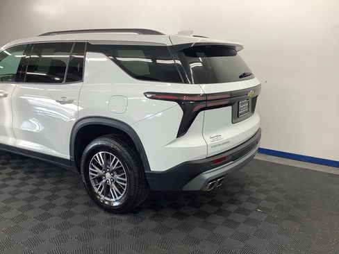 Used 2024 Chevrolet Traverse LT FWD image 4