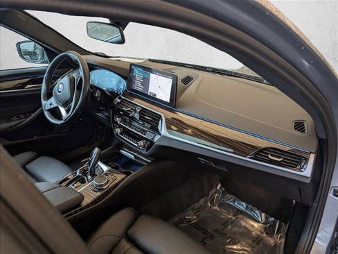 Certified 2023 BMW 530e xDrive w/ Convenience Package image 20