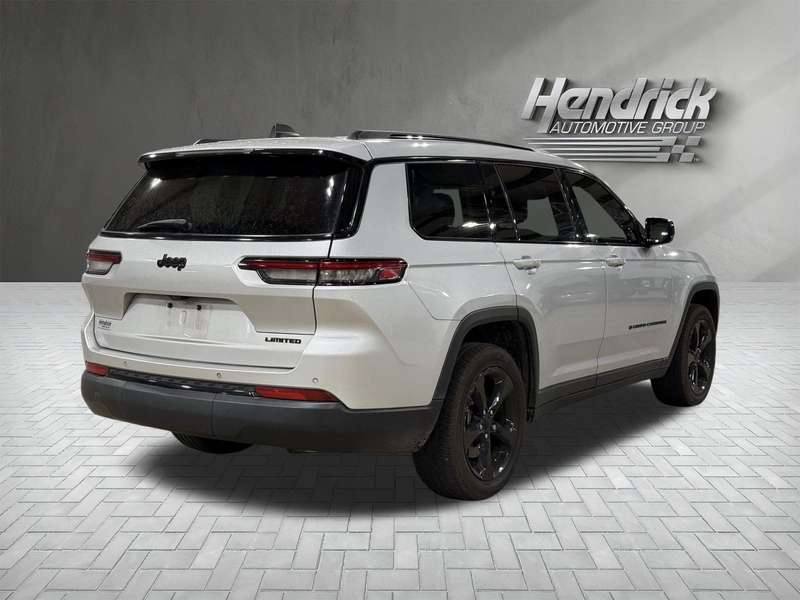 Used 2023 Jeep Grand Cherokee L Limited w/ Black Appearance Package RWD image 10