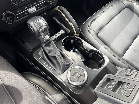 Used 2025 Ford Bronco Badlands AWD/4WD image 19