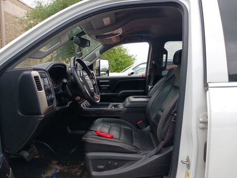 Used 2016 GMC Sierra 2500 Denali w/ Suspension Package, Off-Road AWD/4WD image 5