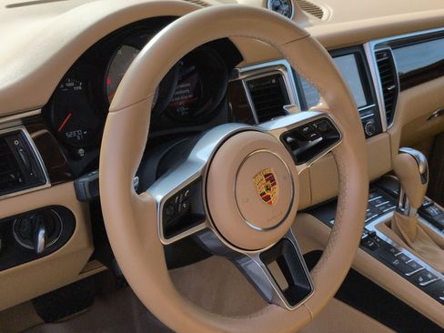 Used 2015 Porsche Macan S image 18