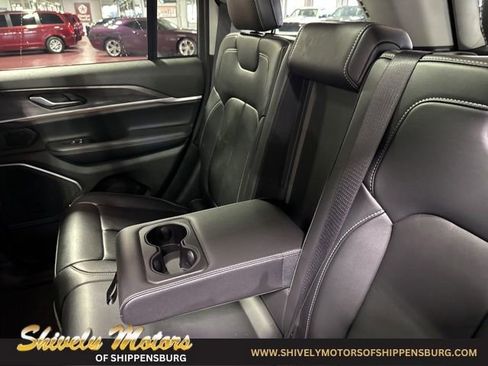 Used 2022 Jeep Grand Cherokee Limited image 32