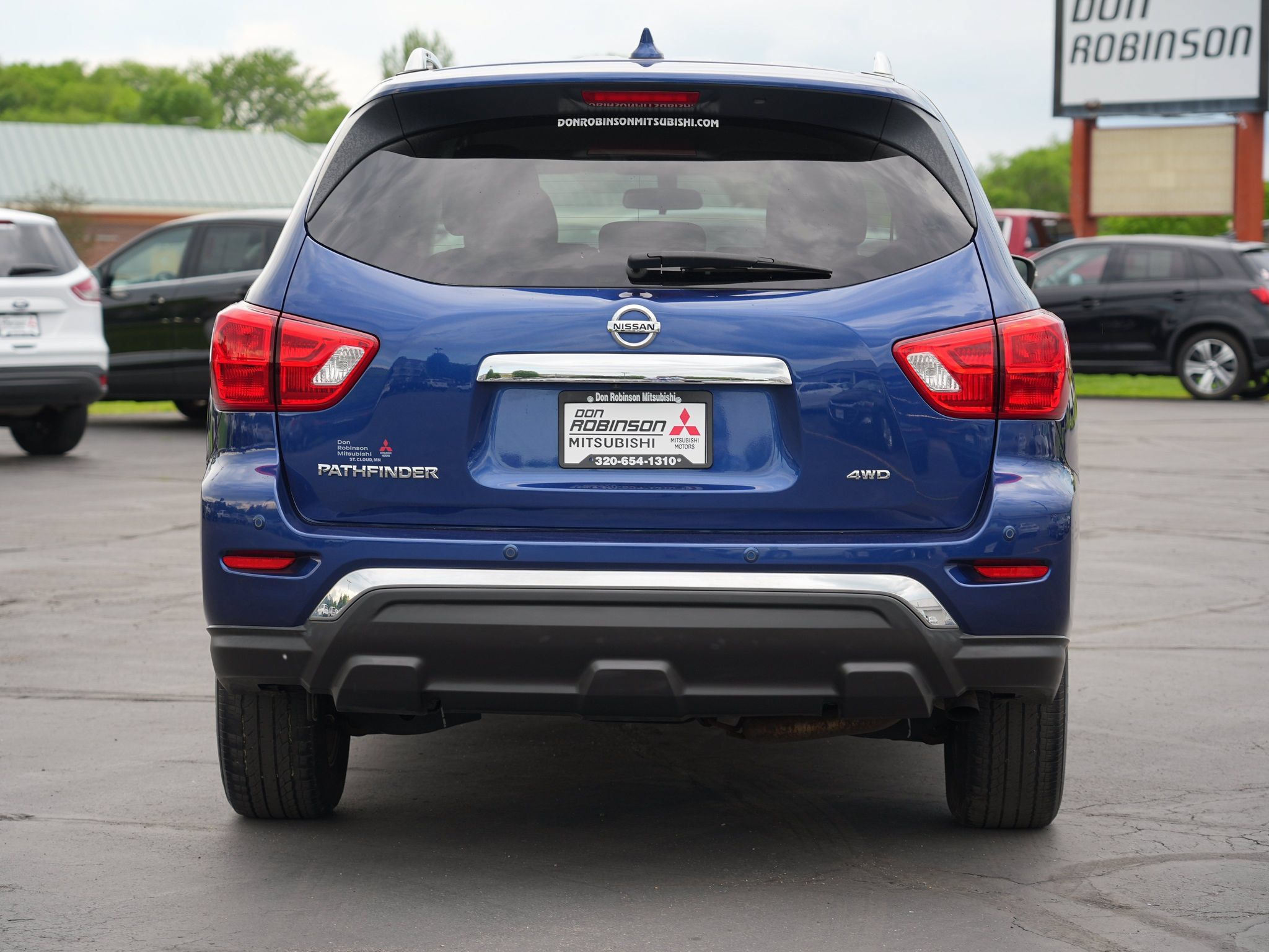 Used 2020 Nissan Pathfinder S AWD/4WD image 4