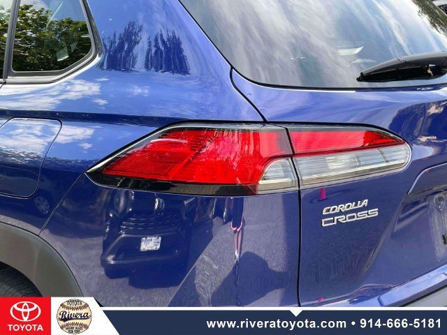 Used 2023 Toyota Corolla Cross XLE w/ Convenience Package AWD/4WD image 12