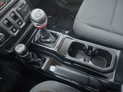 Used 2025 Jeep Wrangler Sport AWD/4WD image 18