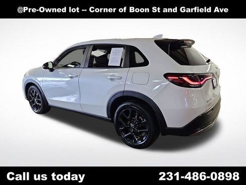Used 2023 Honda HR-V Sport image 3