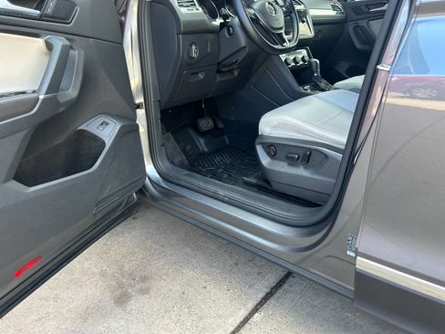 Used 2018 Volkswagen Tiguan SEL w/ 3rd Row Seat Package image 3