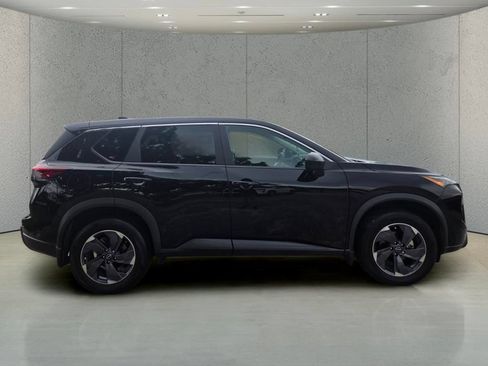 Used 2026 Nissan Rogue SV FWD image 6