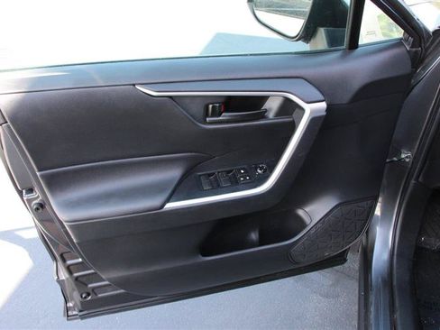 Used 2022 Toyota RAV4 LE w/ Carpet Mat Package (TMS) AWD/4WD image 15