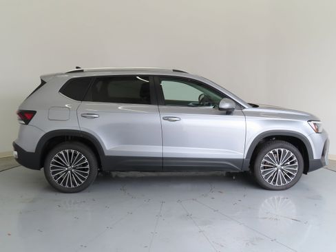 New 2025 Volkswagen Taos SE image 2